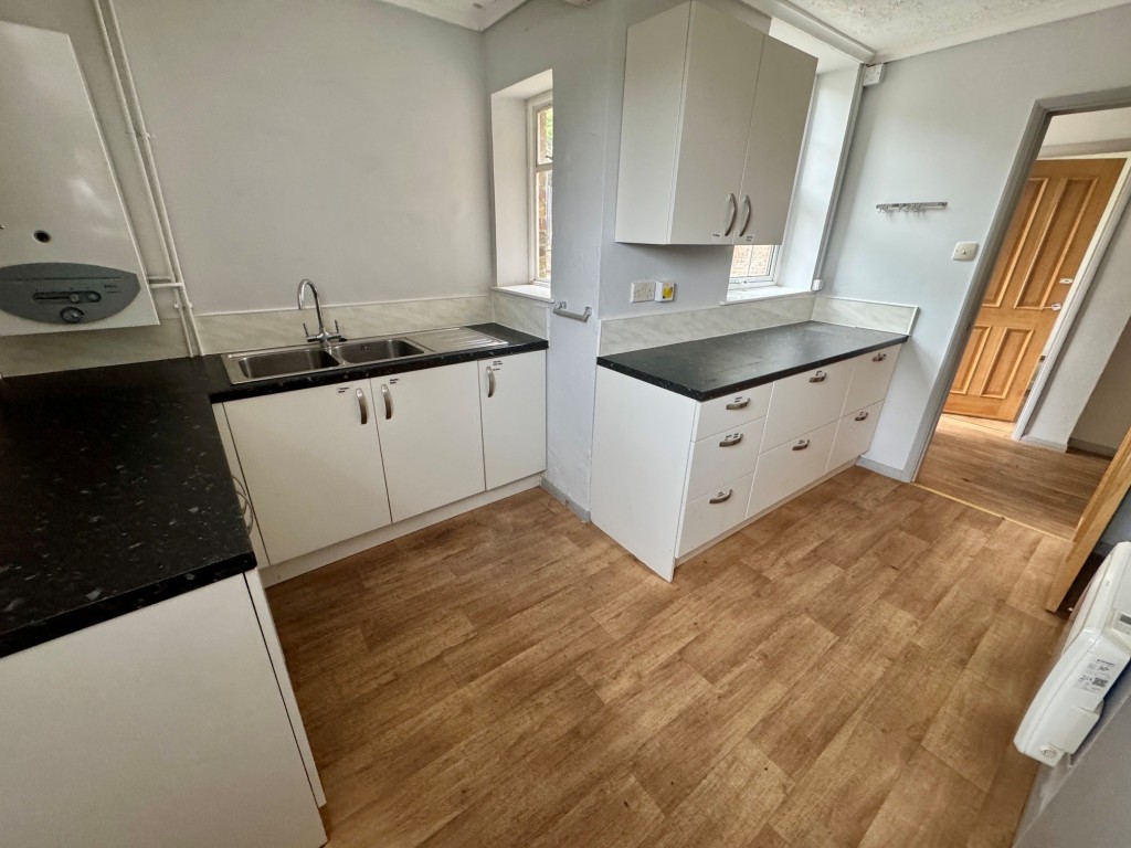 Lot: 98 - ATTRACTIVE CHURCH WITH POTENTIAL - Kitchen